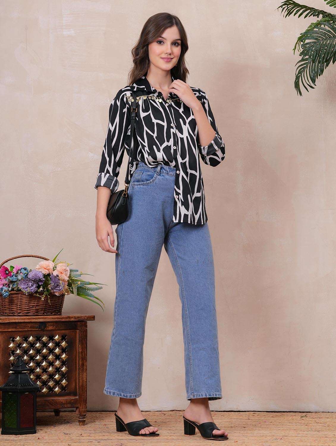 women printed long sleeve collared regular shirt - 22147123 -  Standard Image - 3