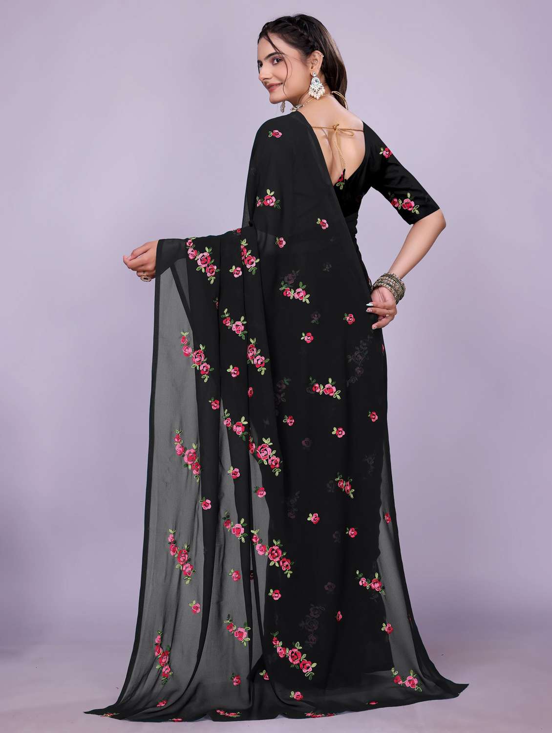 women black embroidered saree with blouse - 22147127 - Standard Image - 3