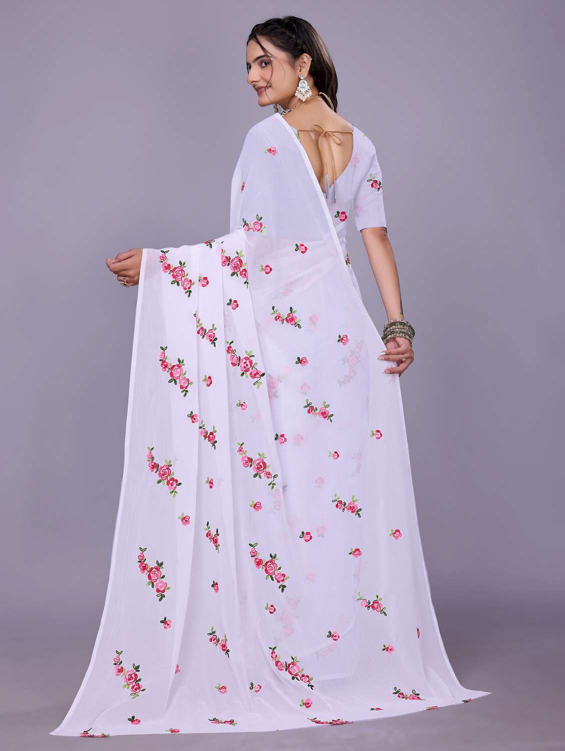 women white embroidered saree with blouse - 22147132 - Standard Image - 3