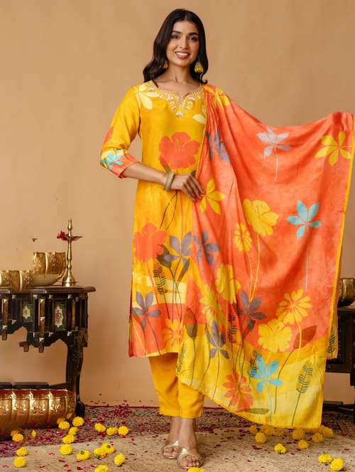 women floral three quarter sleeve kurta pant with dupatta set - 22147223 -  Standard Image - 0