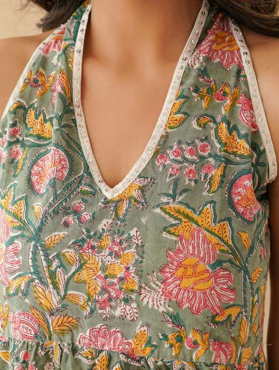 women floral print sleeveless tiered dress - 22147247 -  Standard Image - 5