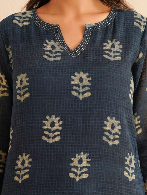 women floral three quarter sleeve kurta palazzo set - 22147252 -  Standard Image - 5