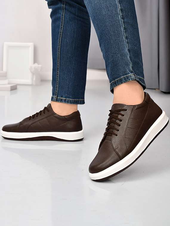men brown lace-up shoe