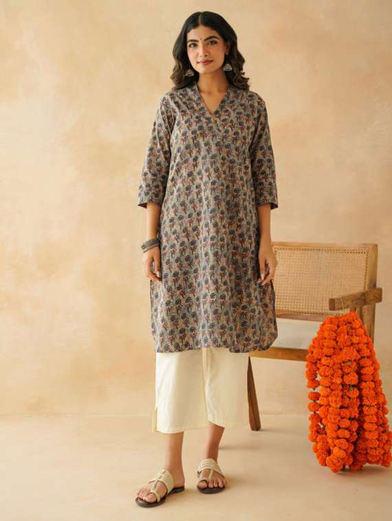 women floral three quarter sleeve straight kurta