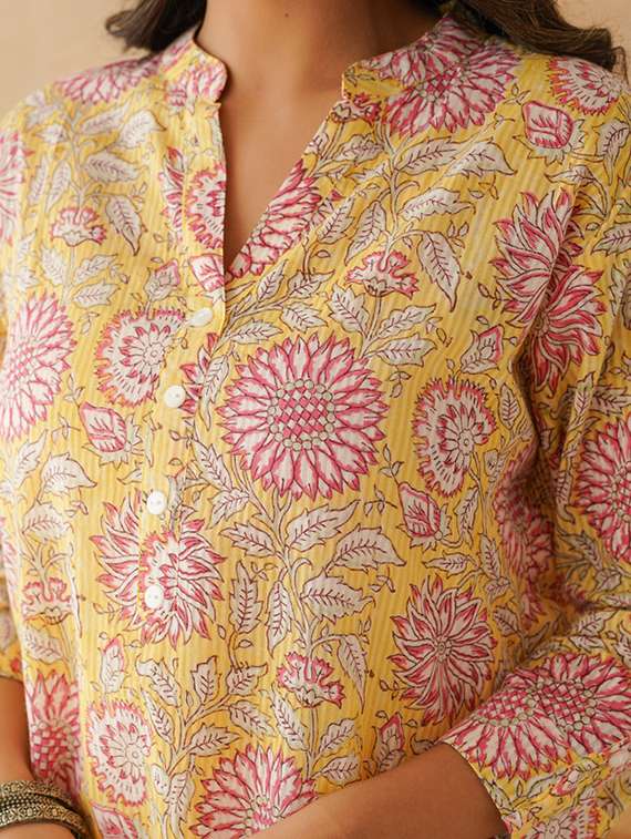 women floral three quarter sleeve straight kurta - 22147730 -  Standard Image - 5