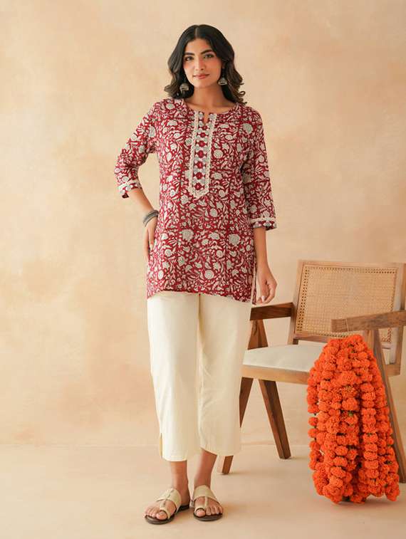 women floral printed notch neck straight kurti