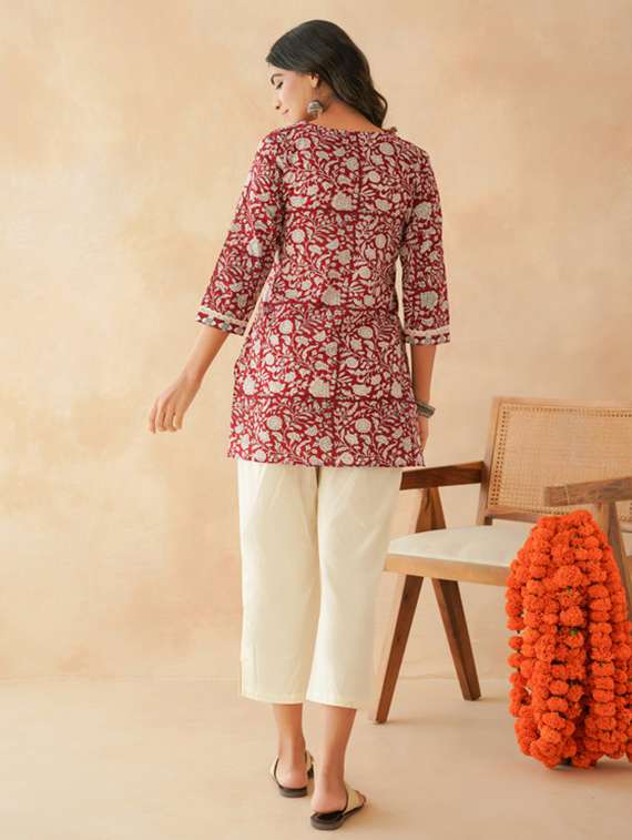 women floral printed notch neck straight kurti - 22147736 -  Standard Image - 3