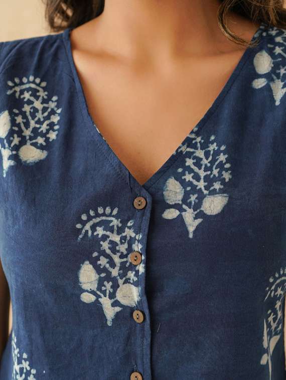 women block print sleeveless vest top - 22147737 -  Standard Image - 5