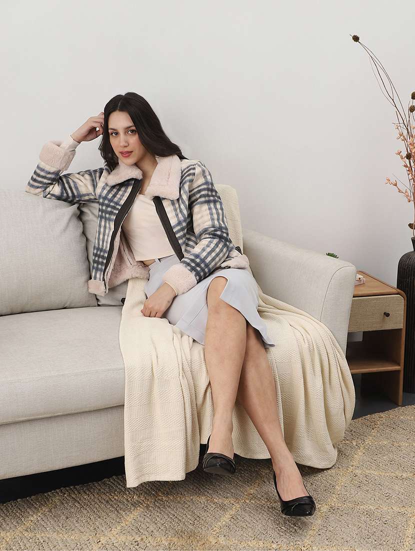 globus women cream spread collar long sleeves checked faux fur 2 pockets winter wear jacket - 22147785 -  Standard Image - 3