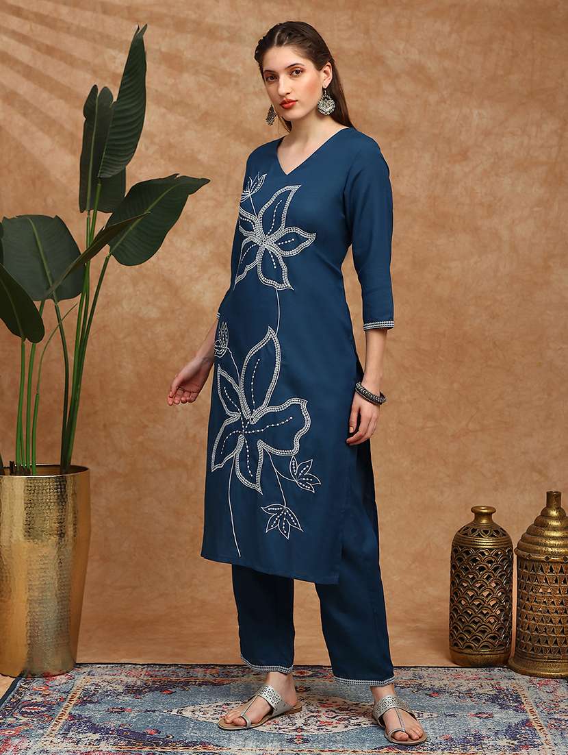 women embroidered three quarter sleeve kurta pant set - 22147797 -  Standard Image - 3