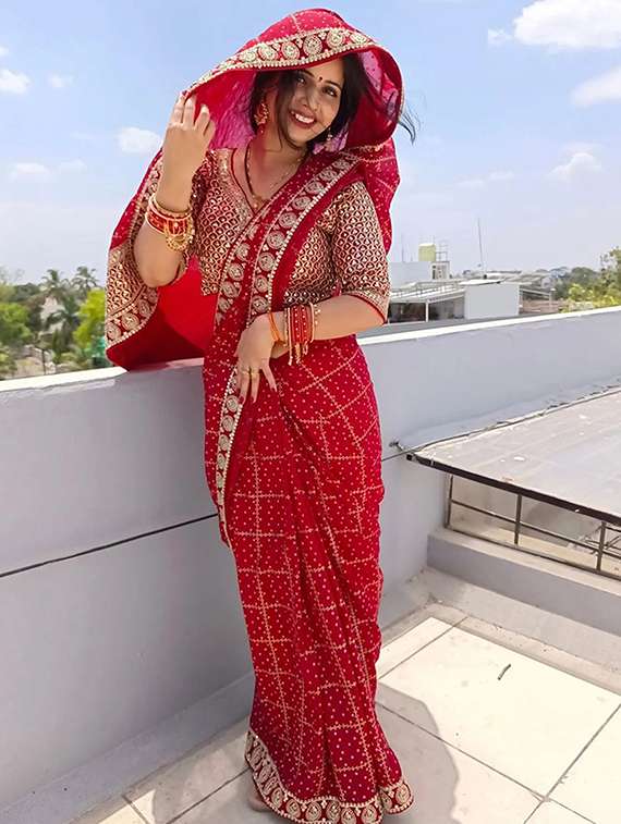 women bandhani printed bordered saree with blouse