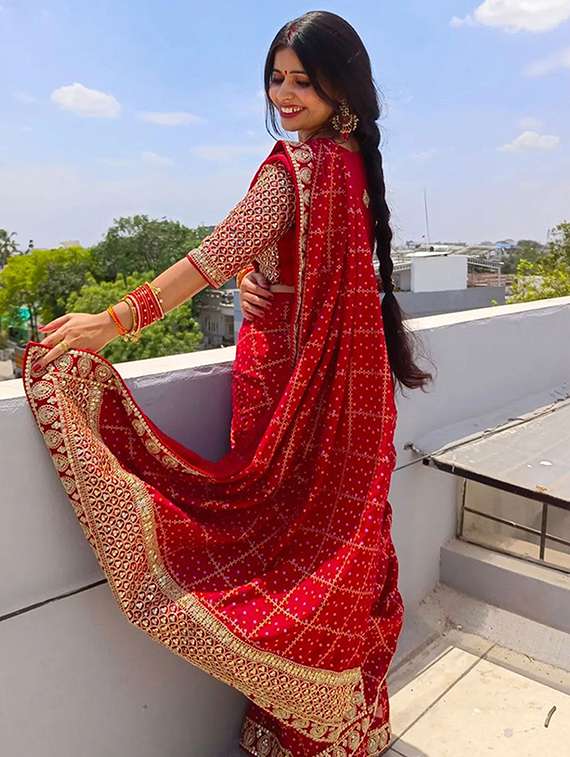women bandhani printed bordered saree with blouse - 22148144 -  Standard Image - 3