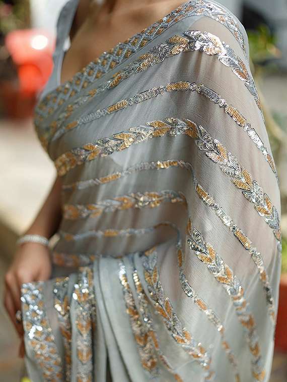 women solid with work embellished saree with blouse - 22148146 -  Standard Image - 3