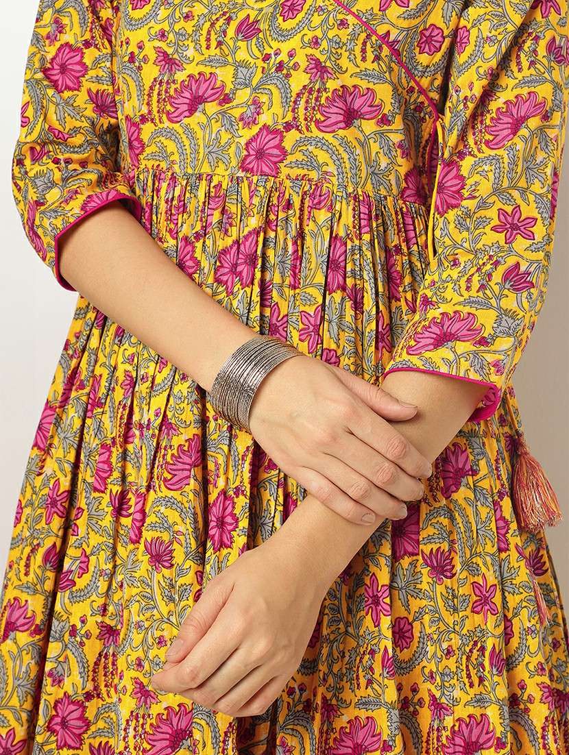 women floral three quarter sleeve kurta pant with dupatta set - 22156227 -  Standard Image - 5