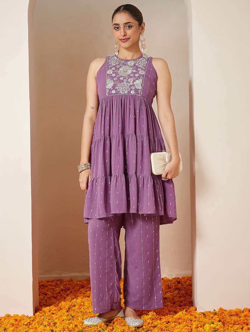 women embroidered sleeveless kurta palazzo set