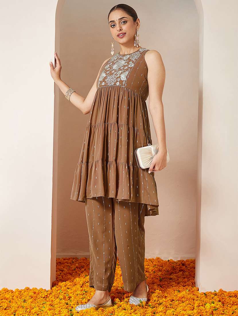 women embroidered sleeveless kurta palazzo set - 22156233 -  Standard Image - 3