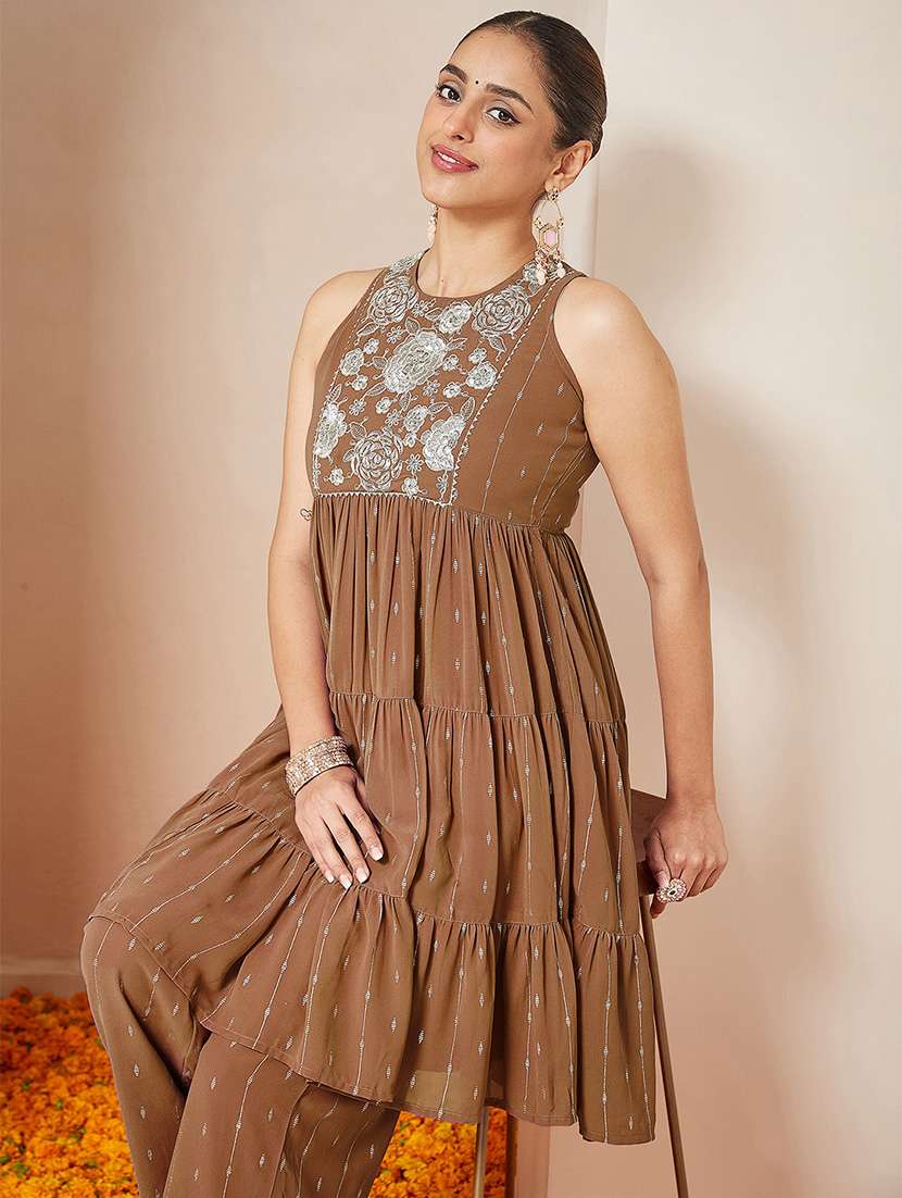women embroidered sleeveless kurta palazzo set - 22156233 -  Standard Image - 5