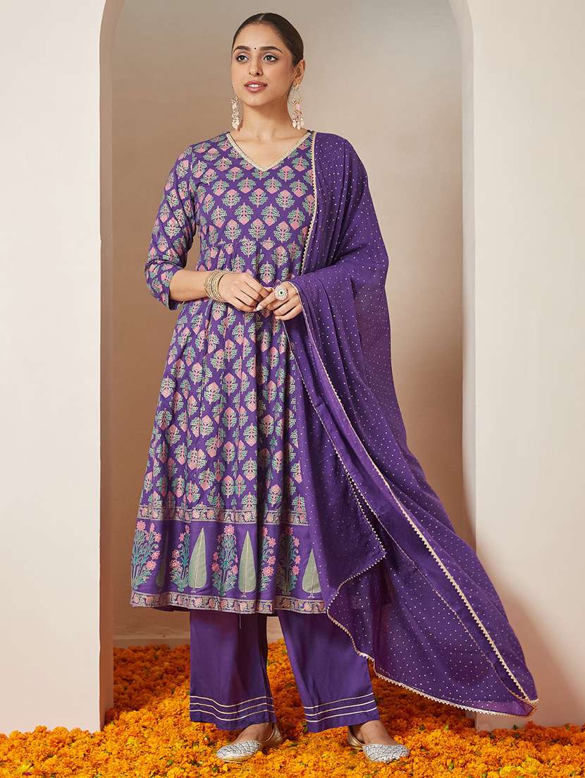 women printed three quarter sleeve kurta palazzo with dupatta set