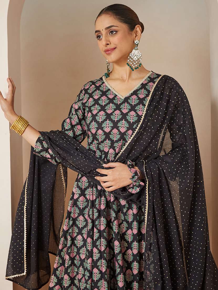 women printed three quarter sleeve kurta palazzo with dupatta set - 22156260 - Standard Image - 5