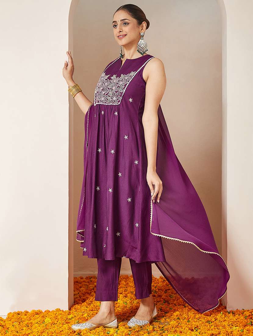 women embroidered sleeveless kurta pant with dupatta set - 22156273 -  Standard Image - 3