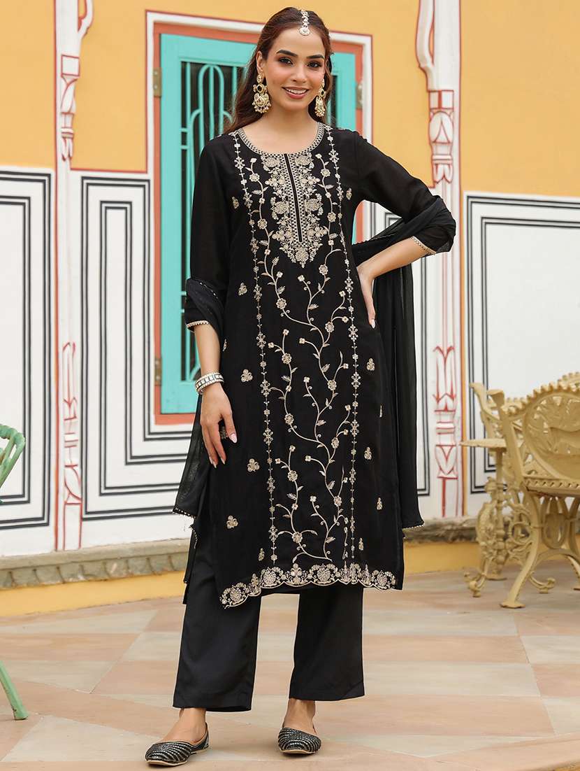 women embroidered three quarter sleeve kurta pant with dupatta set