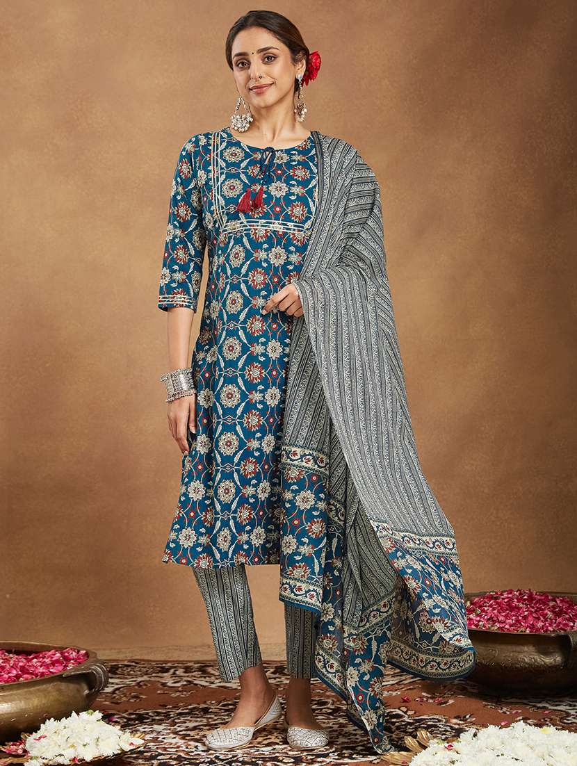 women floral three quarter sleeve kurta pant with dupatta set - 22156277 - Zoom Image - 0