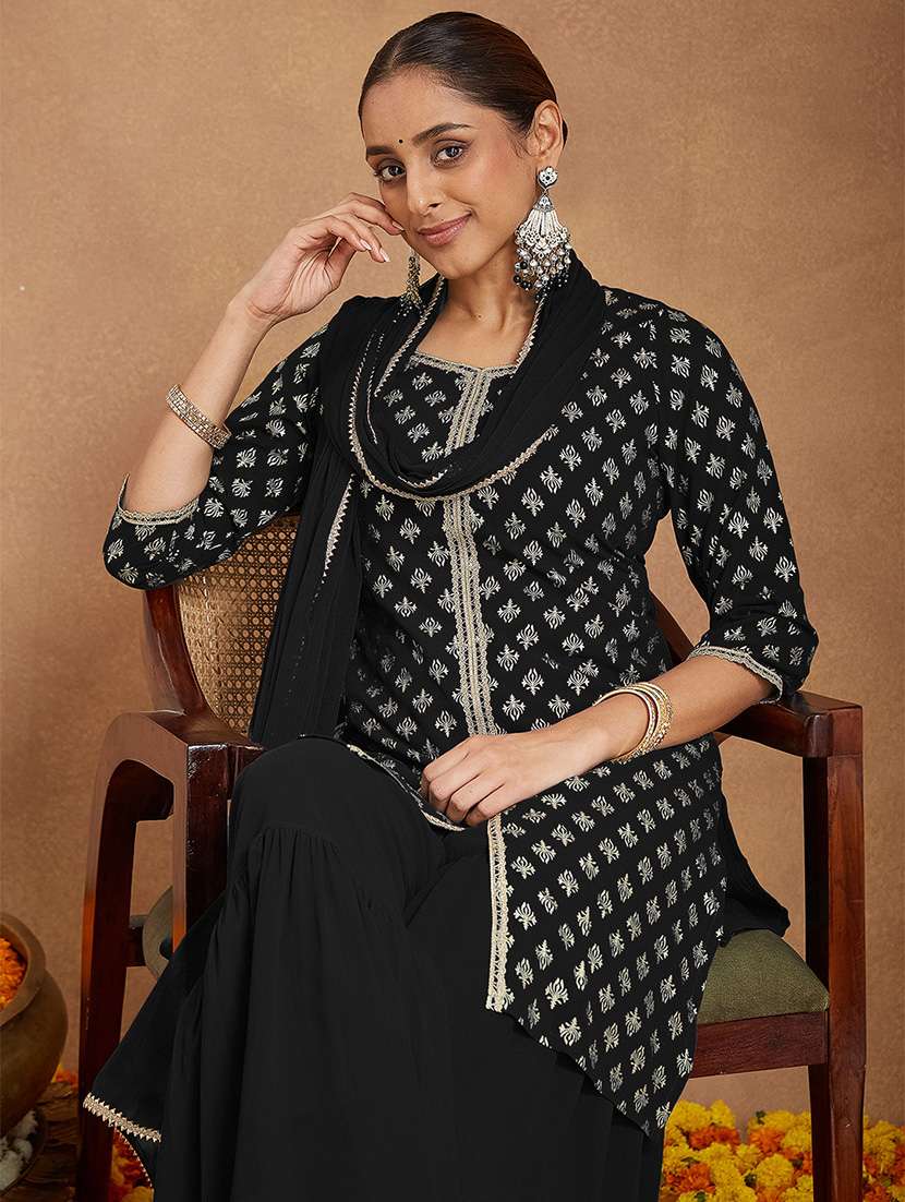 women foil printed three quarter sleeve kurta pant with dupatta set - 22156280 - Standard Image - 5