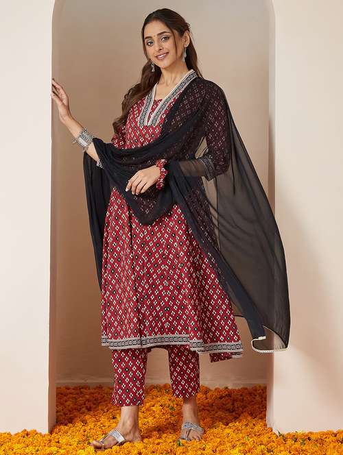 women printed three quarter sleeve kurta pant with dupatta set - 22156282 -  Standard Image - 0