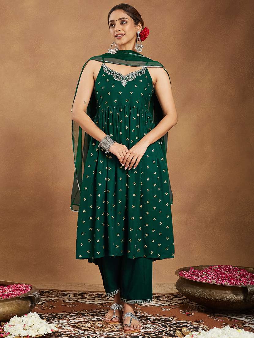 women foil printed sleeveless kurta pant with dupatta set