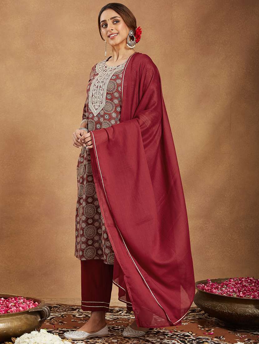 women embroidered three quarter sleeve kurta pant with dupatta set - 22156300 -  Standard Image - 3
