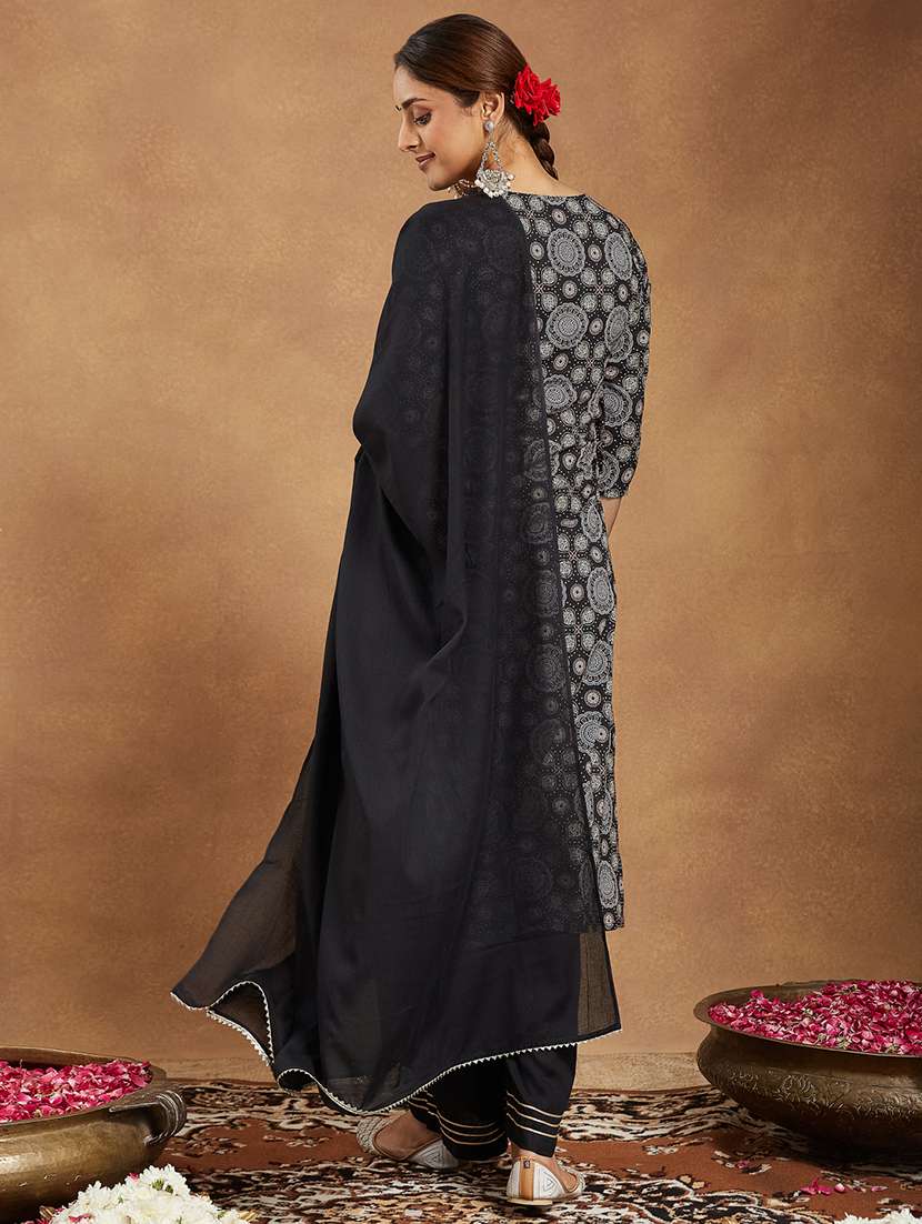 women printed three quarter sleeve kurta palazzo with dupatta set - 22156302 -  Standard Image - 3