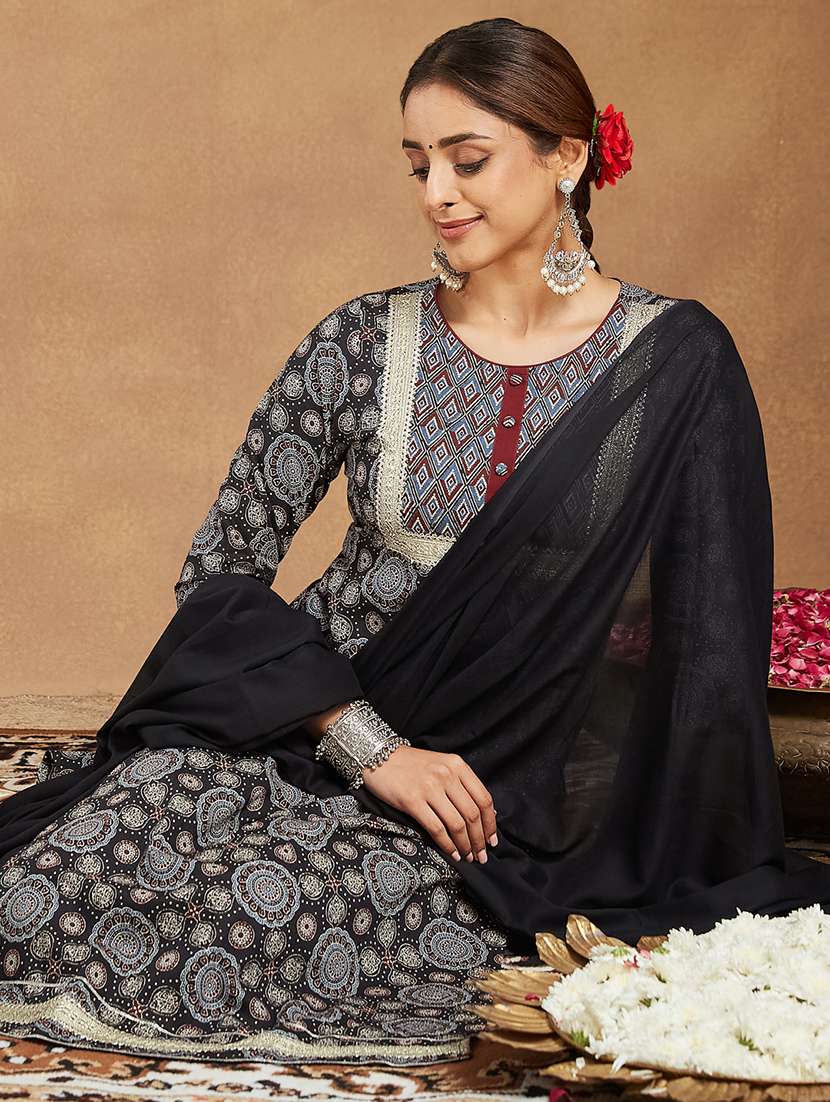 women printed three quarter sleeve kurta palazzo with dupatta set - 22156302 -  Standard Image - 5