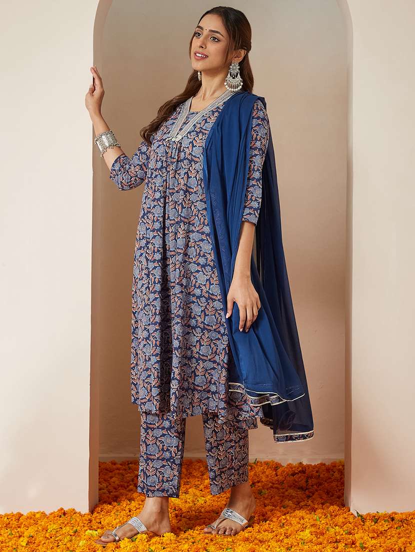 women embroidered three quarter sleeve kurta pant with dupatta set - 22156308 -  Standard Image - 3
