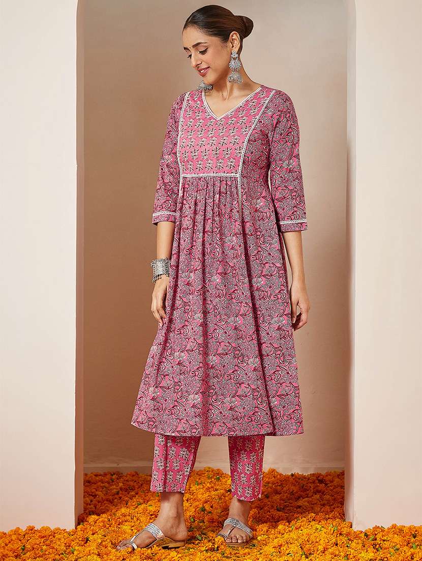 women floral three quarter sleeve kurta pant with dupatta set - 22156309 -  Standard Image - 3