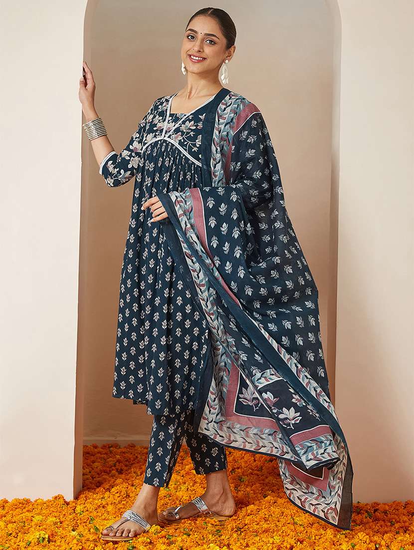 women floral three quarter sleeve kurta pant with dupatta set - 22156311 -  Standard Image - 3