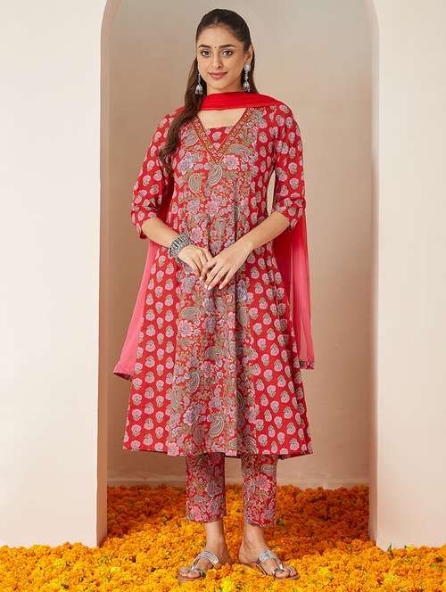 women floral three quarter sleeve kurta pant with dupatta set - 22156312 -  Standard Image - 0