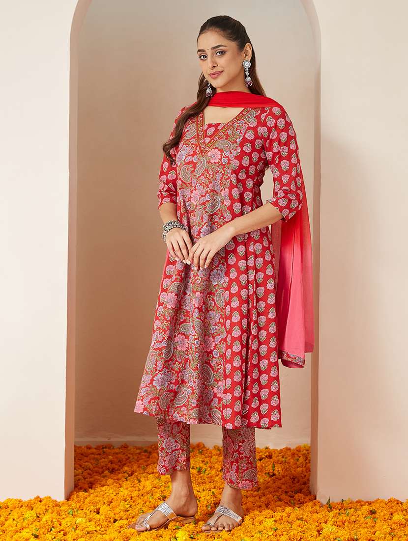 women floral three quarter sleeve kurta pant with dupatta set - 22156312 -  Standard Image - 3