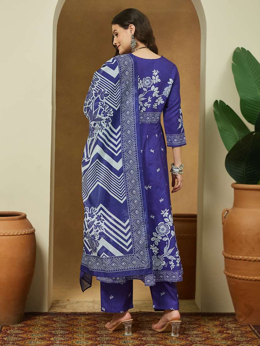 women floral three quarter sleeve kurta pant with dupatta set - 22156324 -  Standard Image - 3
