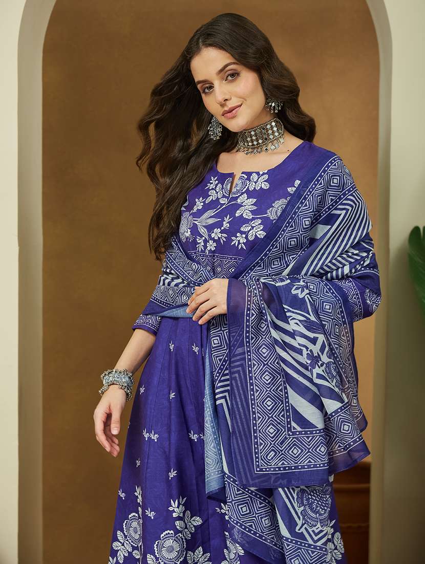 women floral three quarter sleeve kurta pant with dupatta set - 22156324 -  Standard Image - 5