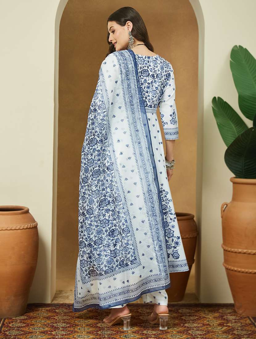 women floral three quarter sleeve kurta pant with dupatta set - 22156326 -  Standard Image - 3