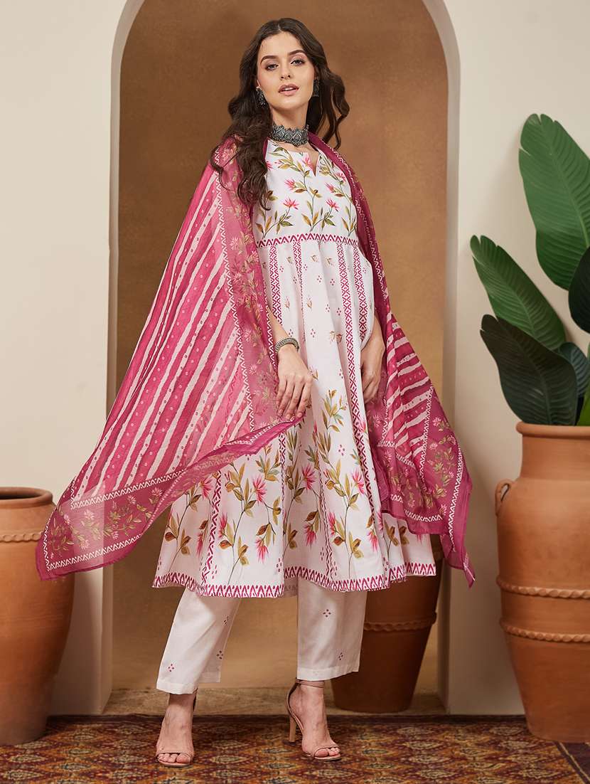 women floral three quarter sleeve kurta pant with dupatta set - 22156327 -  Standard Image - 3