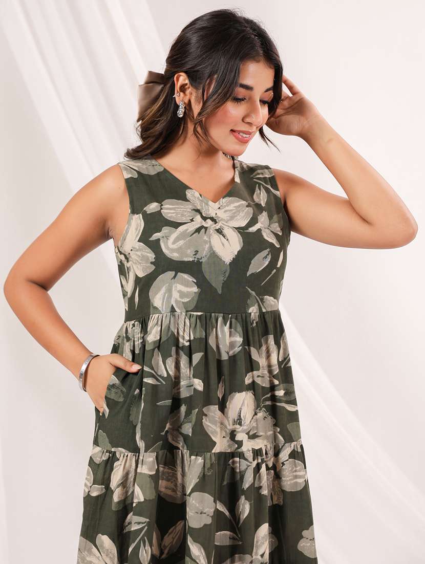 women floral print sleeveless tiered dress - 22156359 -  Standard Image - 5