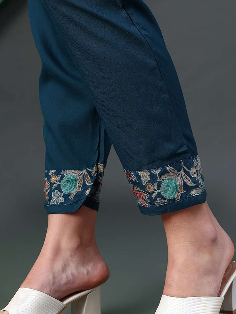 women printed kurta and pant with dupatta set - 22160389 -  Standard Image - 5