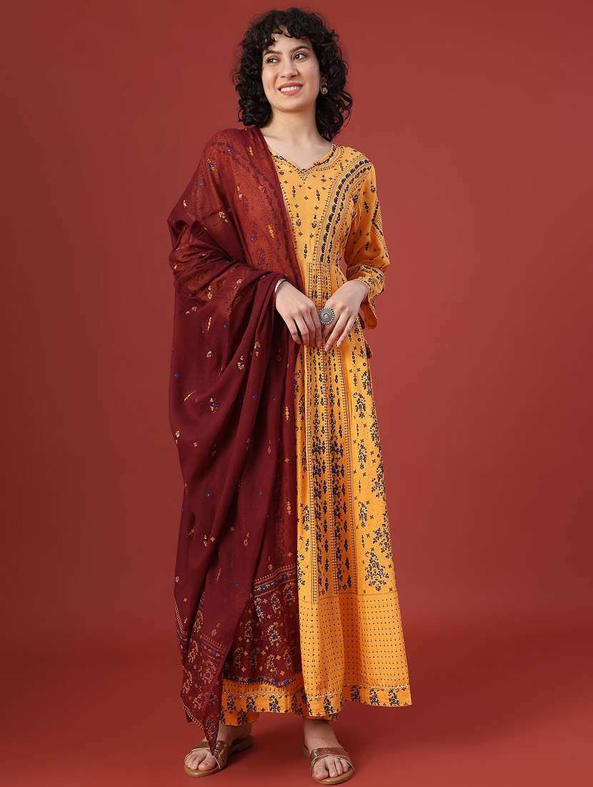 women printed three quarter sleeve kurta pant with dupatta set