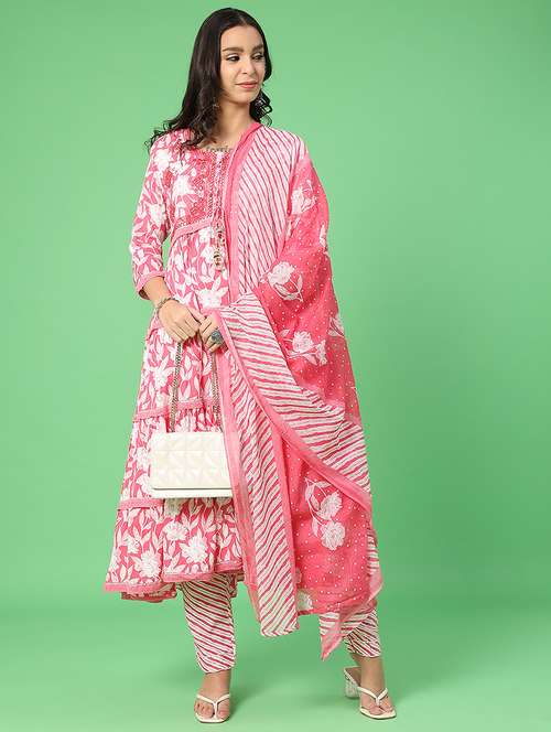 women floral three quarter sleeve kurta pant with dupatta set - 22160851 -  Standard Image - 0