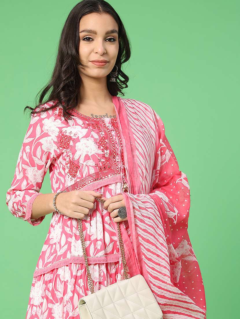 women floral three quarter sleeve kurta pant with dupatta set - 22160851 -  Standard Image - 3