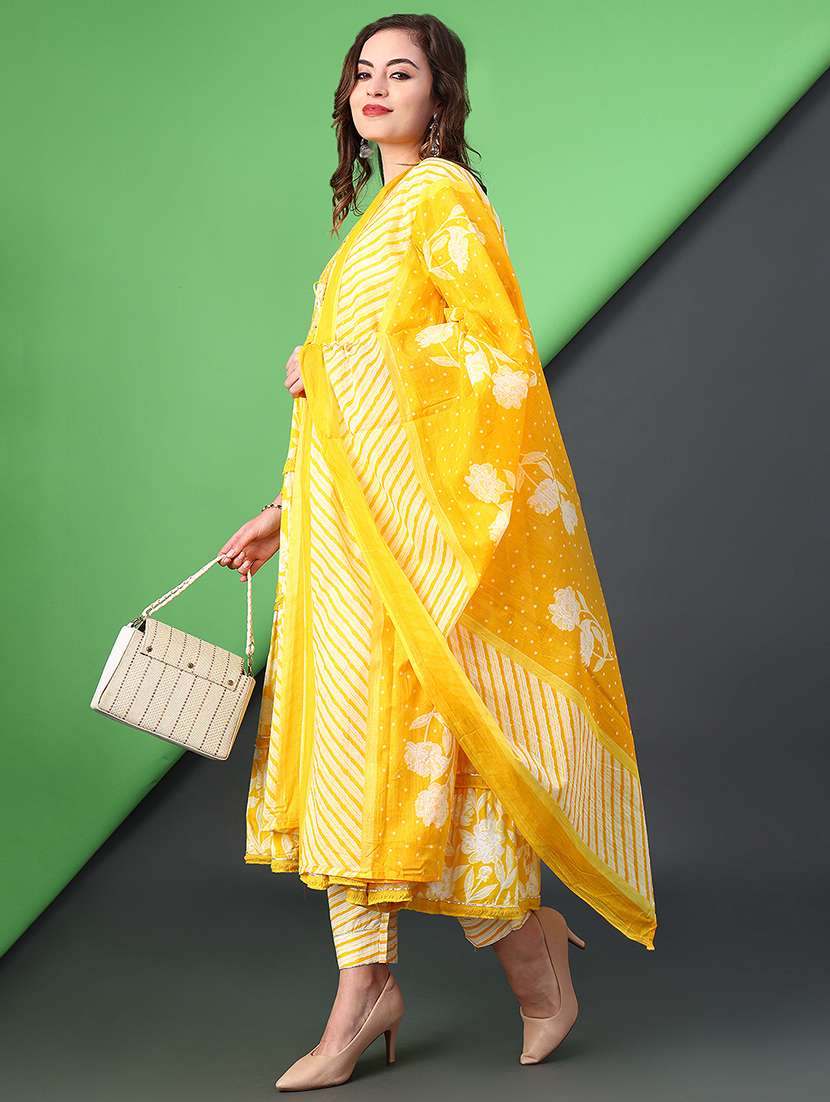 women printed kurta and pant with dupatta set