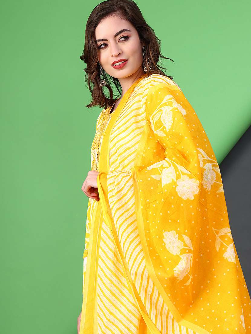 women printed kurta and pant with dupatta set - 22160852 -  Standard Image - 3
