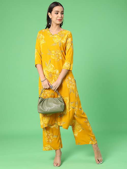 women floral three quarter sleeve kurta pant with dupatta set - 22160879 -  Standard Image - 0