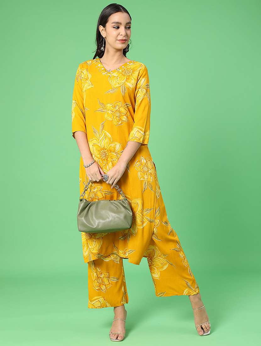 women floral three quarter sleeve kurta pant with dupatta set